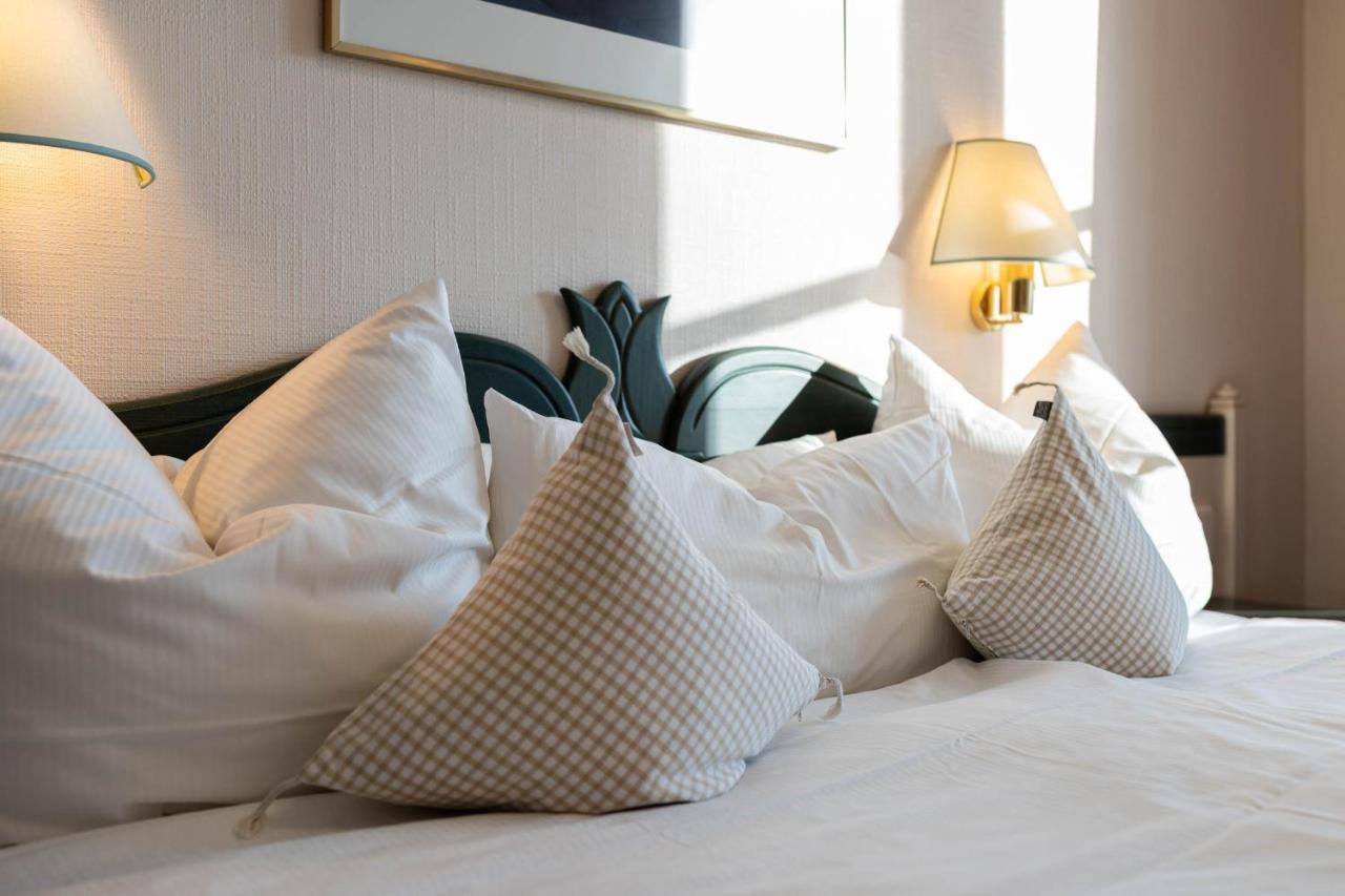 Hotel Zur Traube Ürzig Extérieur photo