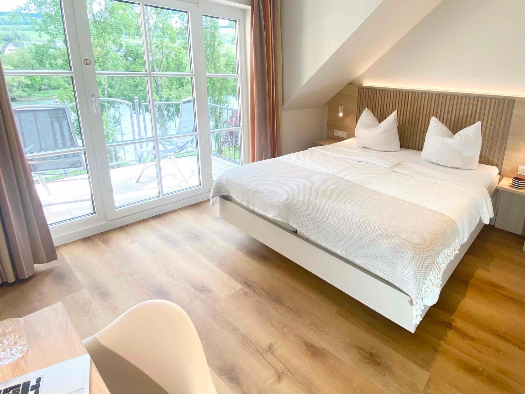 Hotel Zur Traube Ürzig Extérieur photo