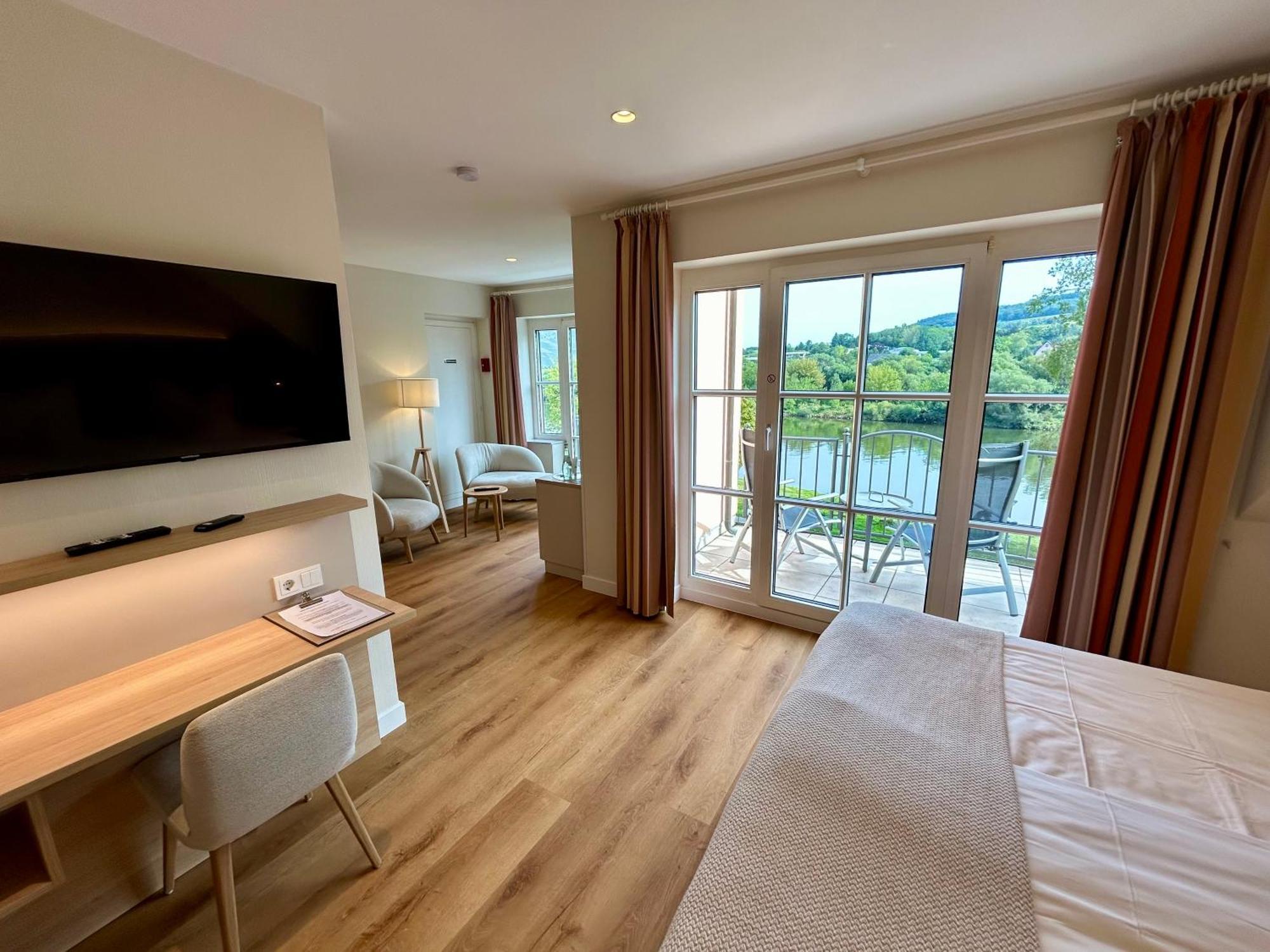Hotel Zur Traube Ürzig Extérieur photo